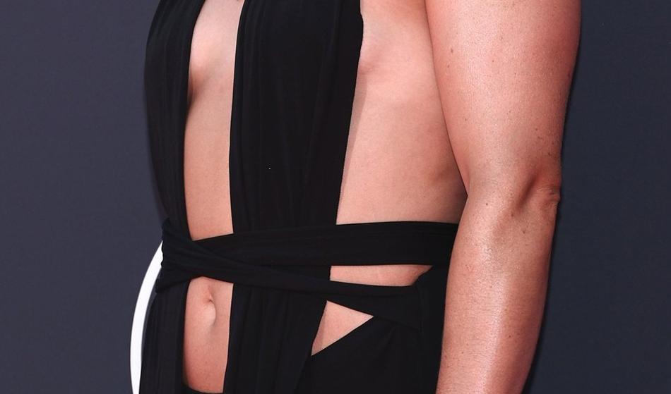 Mišica ob mišici: Ta športnica je rada razgaljena