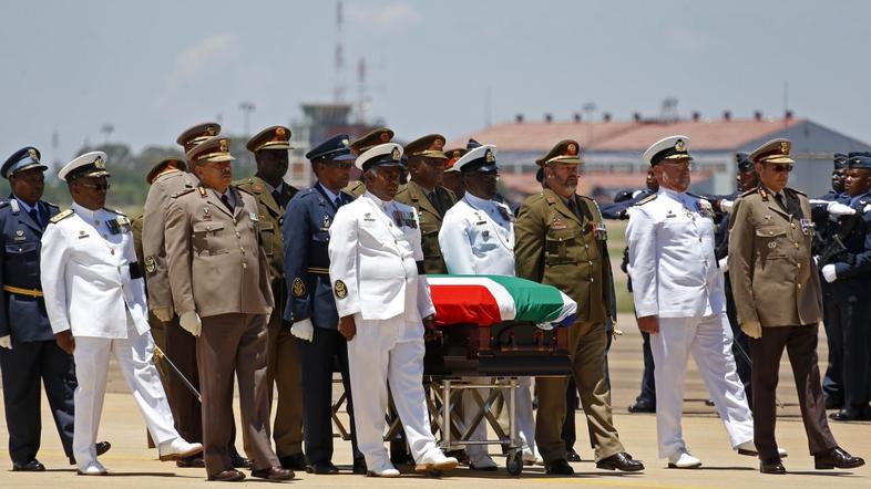 Nelson Mandela, pogreb, krsta