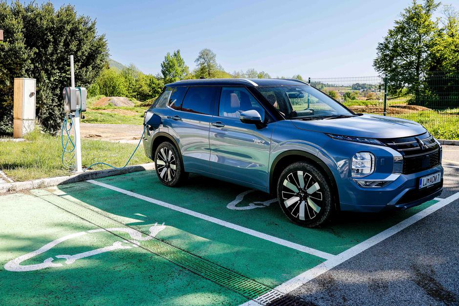 Mitsubishi Outlander PHEV | Avtor: Saša Despot