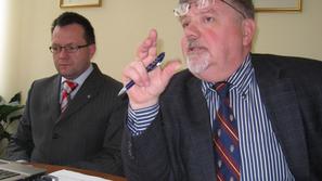 Župan Janez Fajfar (desno), in Matjaž Berčon, vršilec dolžnosti direktorja občin