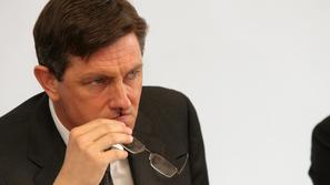 Pahor se je odločil sprejeti nasvet ministra Lahovnika in krize ne bo reševal se