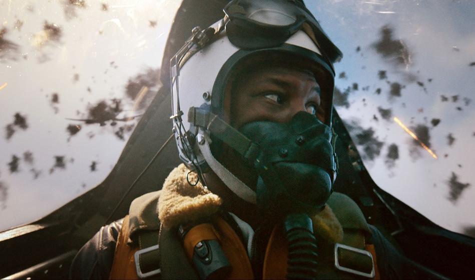 Dva igralca med snemanjem padla skozi okno