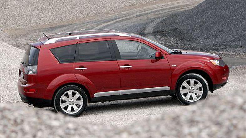 Outlander je že v prvem letu prodaje prevzel evropske voznike.