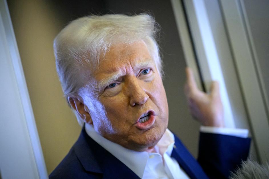 Donald Trump na krovu letala Air Force One