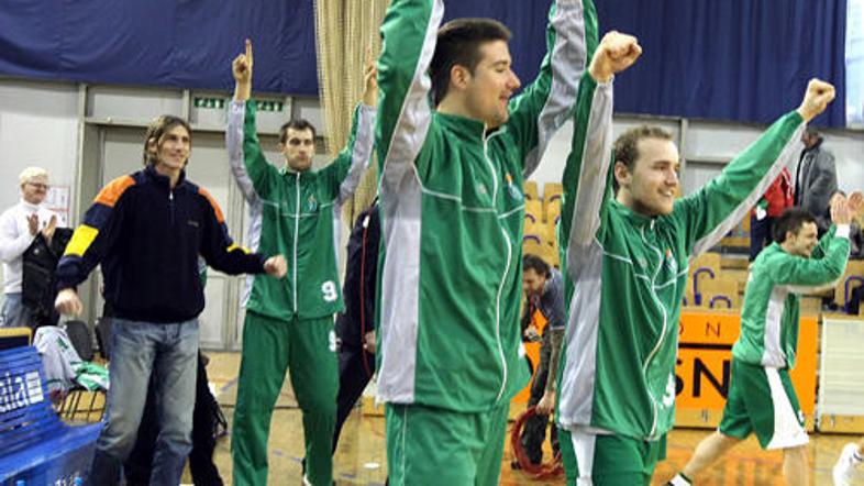 Košarkarji Krke so se zasluženo veselili v Ljubljani.