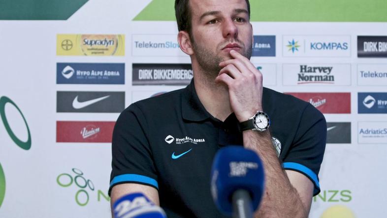 slovenska nogometna reprezentanca dres handanović