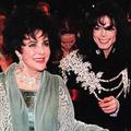 Elizabeth je bila velika prijateljica z Michaelom Jacksonom, saj sta imela zarad