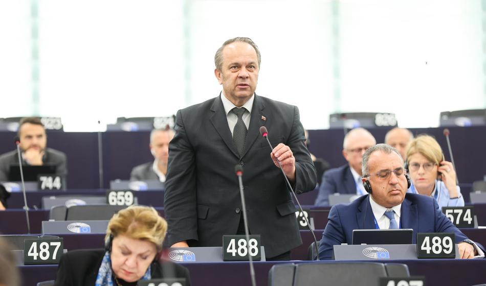 Stopnjevanje sankcij proti Grimsk, grozi mu celo izključitev
