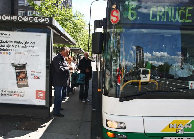 Ljubljana 18.05.2013 mestni avtobus, proga 6, trola, mestni javni prevoz, postaj