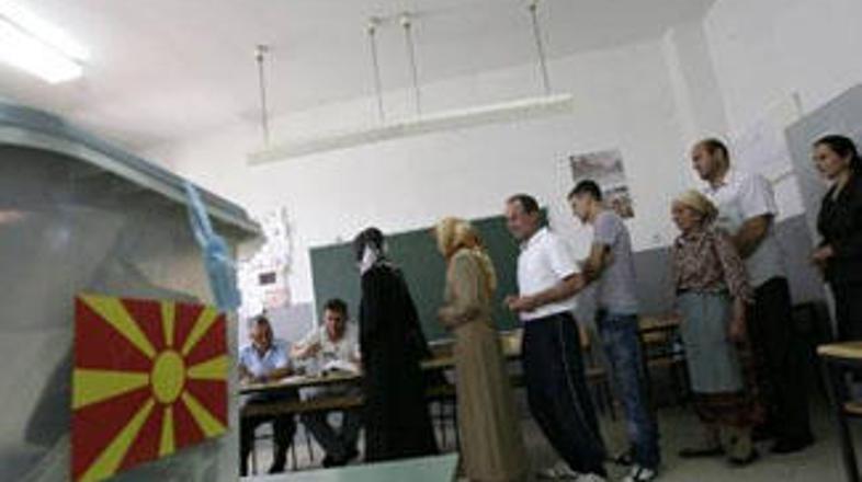 Prebivalci vasi Kondovo na etnično mešanem območju, kjer prevladujejo Albanci, s