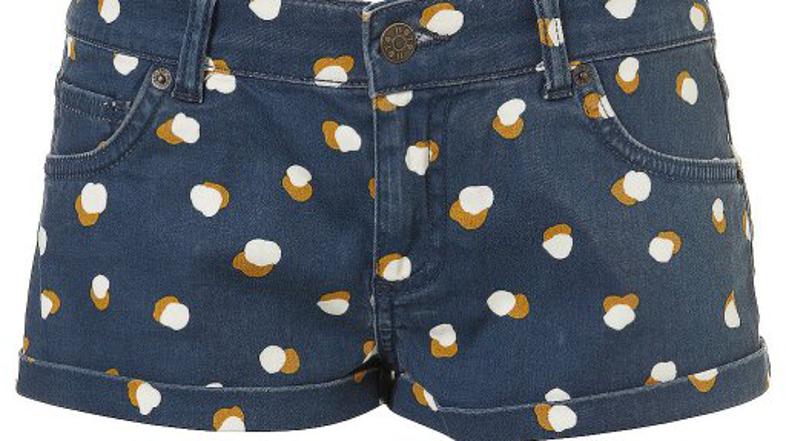 Nizka postava: zelo kratke hlačke, lahko tudi tudi kombinezon