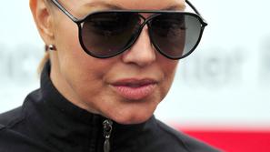 Kaj pravite, le dobro naspana ali izpod noža? (Foto: Flynet)