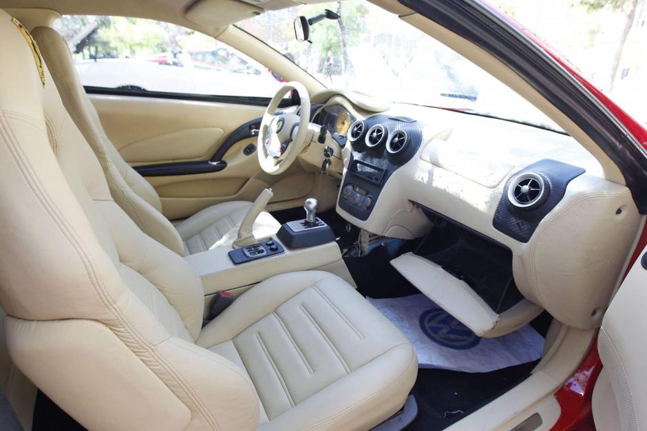 Ponarejeni ferrariji. | Avtor: EPA