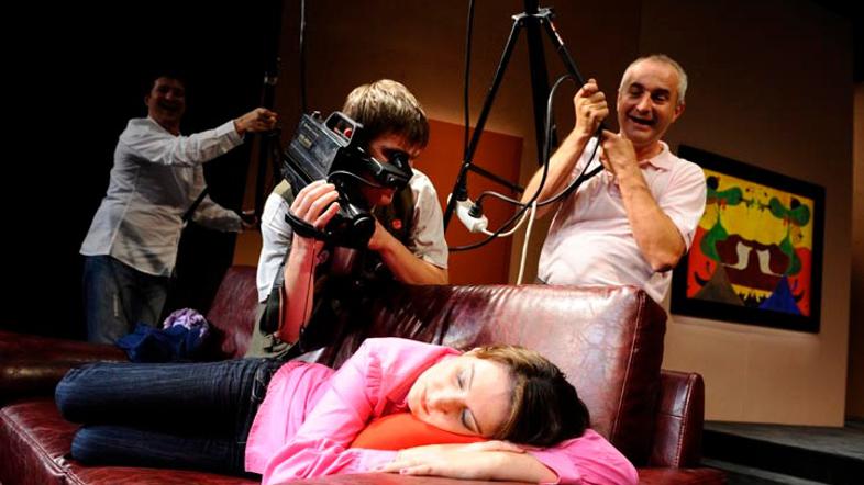 Igra Zbudi se, Katka je bulvarka. Njen prvi in edini cilj je zabavati - od prve 