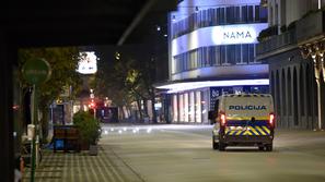 policija policijsko vozilo marica Ljubljana Nama Slovenska cesta