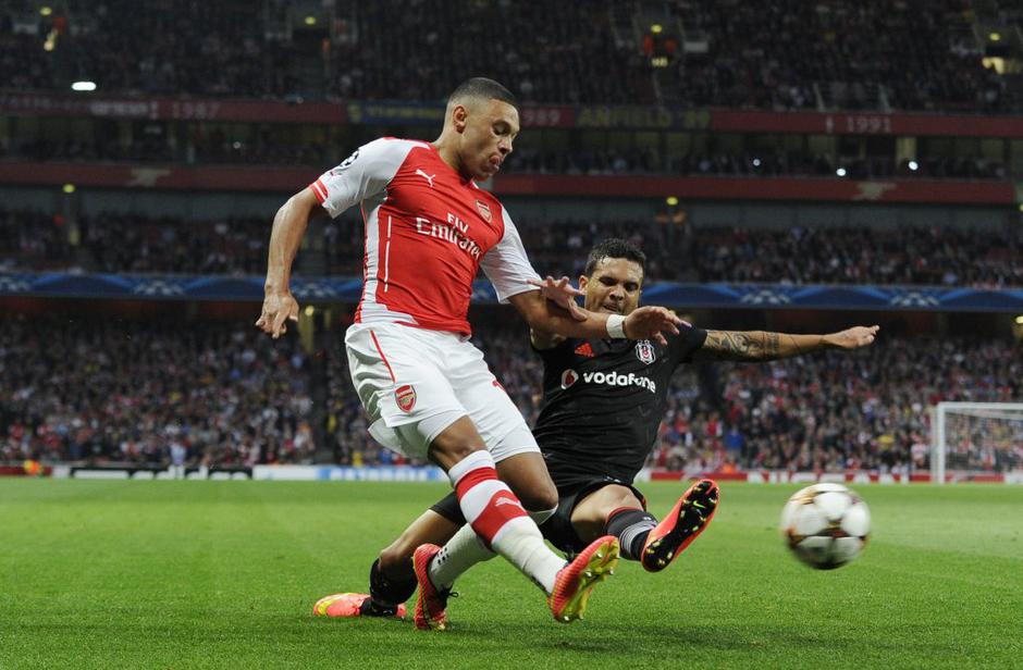 Oxlade Chamberlain Ramon Motta Arsenal Bešiktaš Liga prvakov 4. predkolo | Avtor: EPA