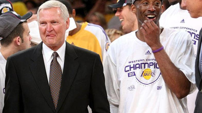 Jerry West (desno) meni, da je James boljši od Bryanta.