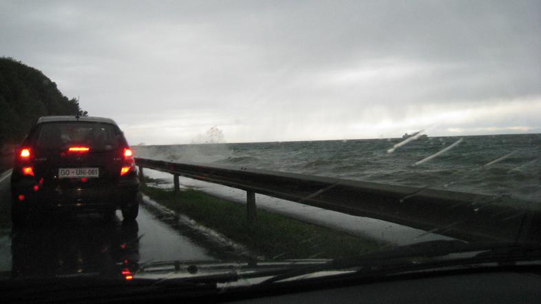 Po Simičevi nesreči so na cesti med Izolo in Koprom nastali dolgi zastoji. © Suz
