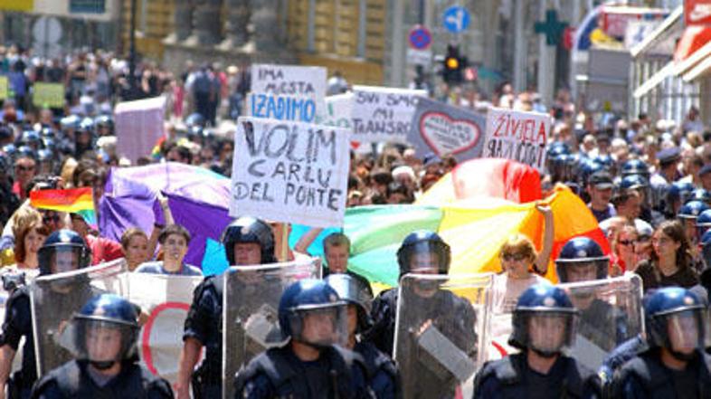 Zaradi nestrpnosti do gejev bo moral 25-letni Zagrebčan za zapahe.