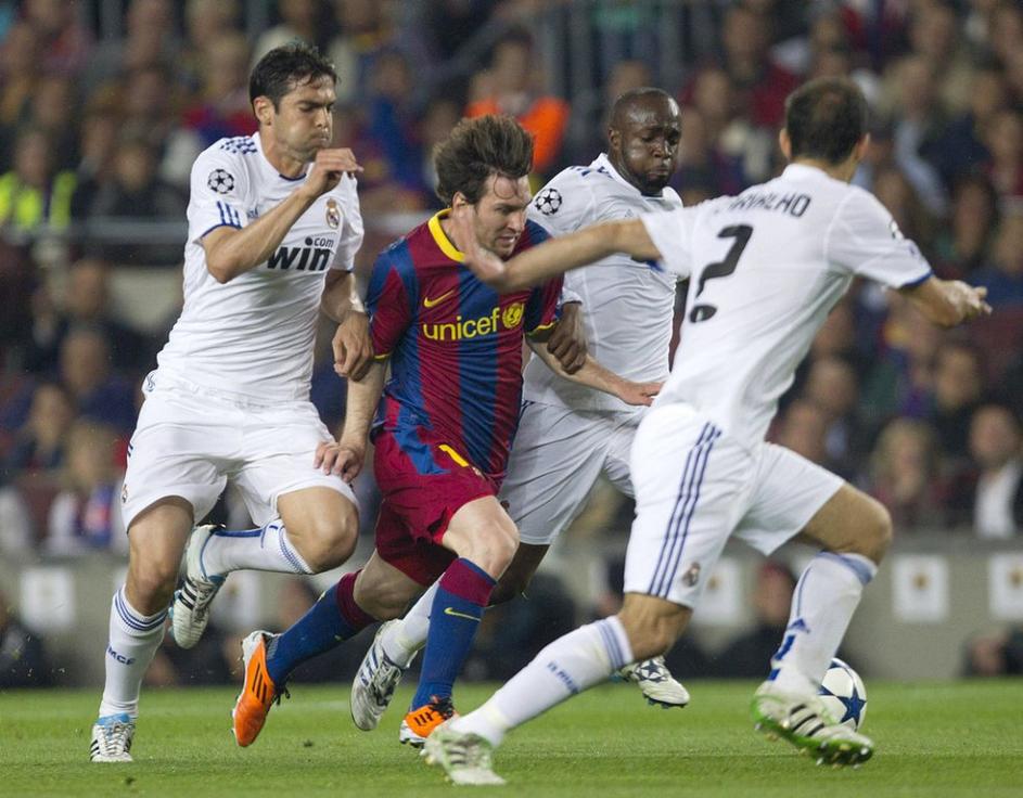 Lionel Messi Kaka Lass Diarra El Clasico Barcelona Real Madrid Liga prvakov povr