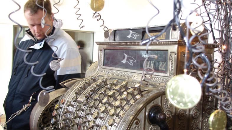 Odpuščeni delavec Merkurja včeraj tik pred zagotovilom, da se bo blagajna z odpr