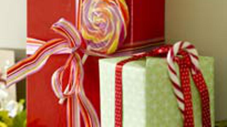 Otroci se bodo še posebno razveselili daril s sladkimi dodatki.