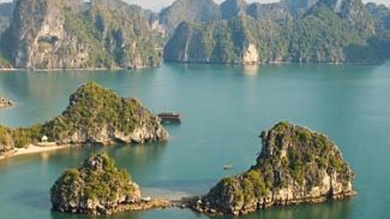 Zaliv Ha Long v Vietnamu je pikica na svetovnem turističnem zemljevidu že dolgo,