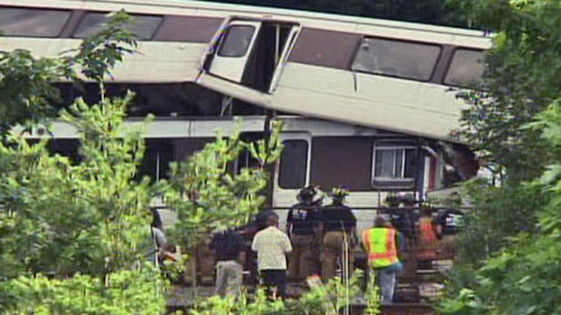 Reševalci so iz zverižene pločevine potegnili sedem trupel.