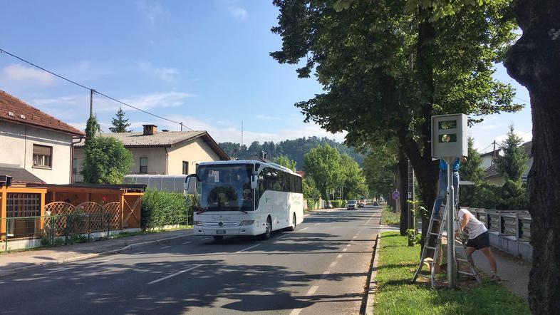 Postavitev novih ohišij za merilnik hitrosti v Ljubljani.