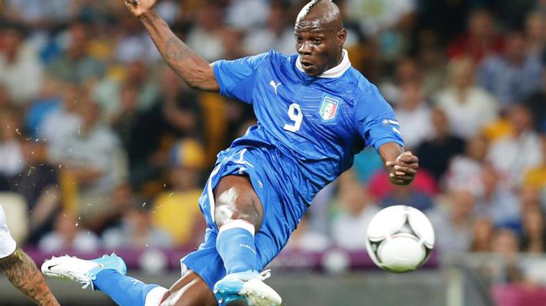 anglija italija balotelli