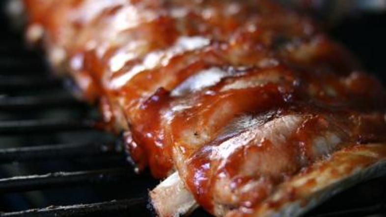 Gurmani bodo morali za svoja rebrca na žaru po novem odšteti za okoli deset odst