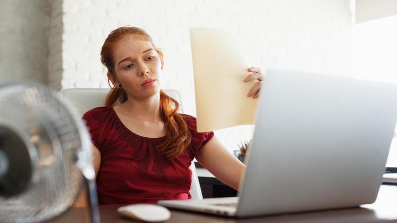 Ženska vročina pisarna