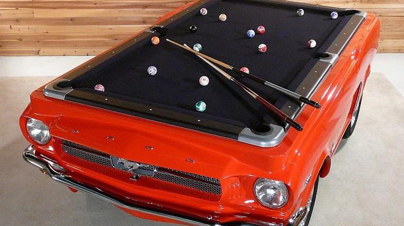 Ford mustang predelan v mizo za biljard. (Foto: Autoblog)