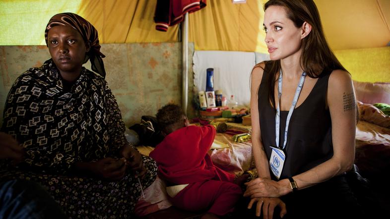 Angelina na obisku begunskega centra. (Foto: Reuters)