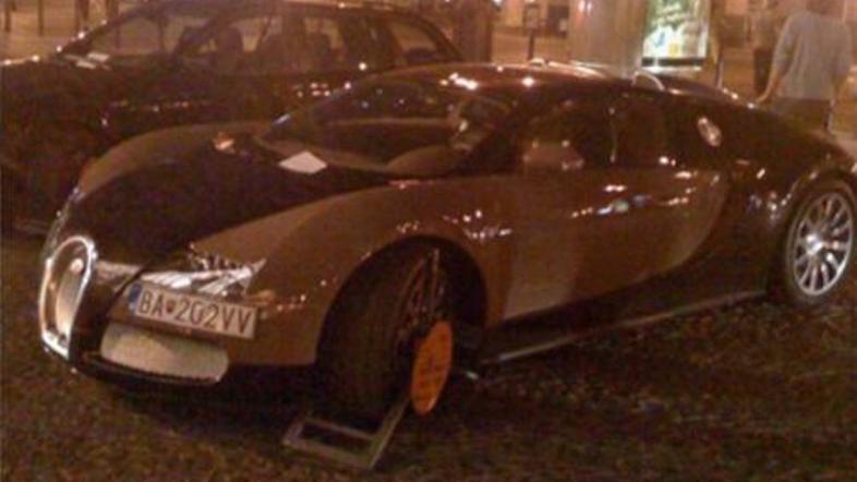 Tudi na veyronova platišča z 20 špicami se lisice prav dobro prilegajo.