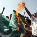 Razmere med Pakistanom in Indijo so se zaradi napadov zaostrile. Na sliki študen