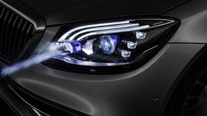 Mercedes digitalne LED luči