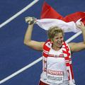 Anita Wlodarczyk je bila med slavjem nepazljiva, kar je plačala z zvitim gležnje