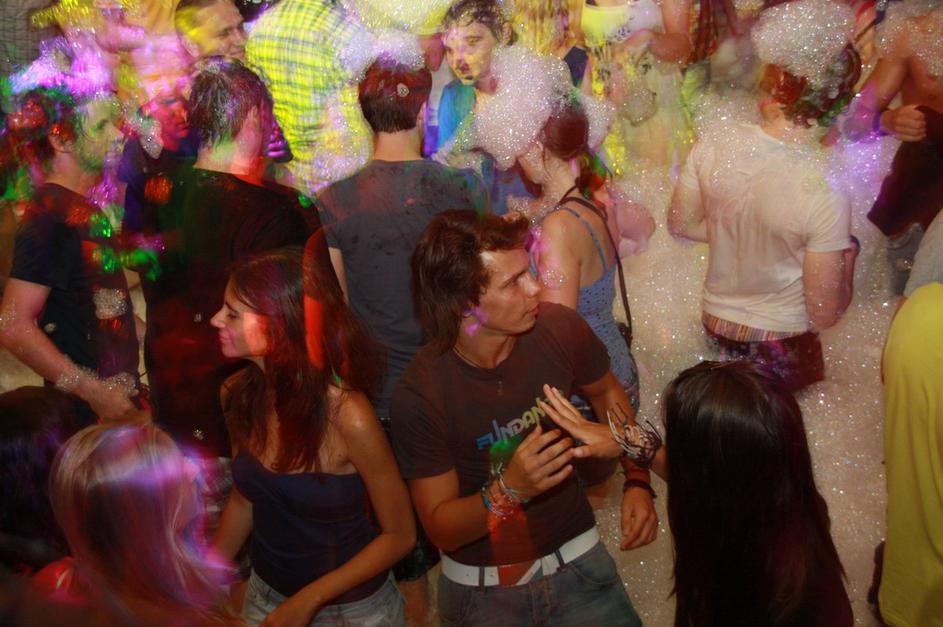 Vroč pena party v Tivoliju
