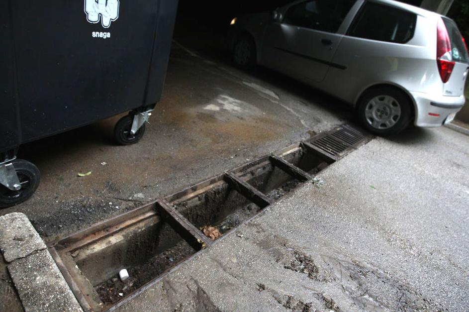 Jaški brez rešetk.