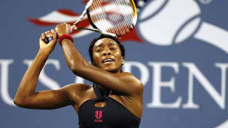 Kljub ne najboljšemu servisu se je Venus Williams zlahka uvrstila v drugo kolo.
