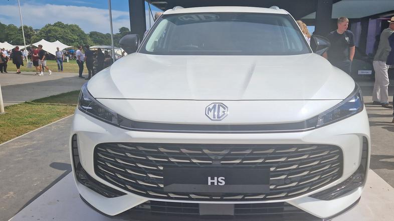 MG HS
