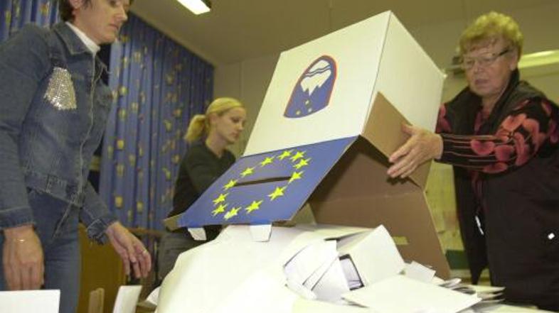 Po pošti iz tujine je po delnih in neuradnih podatkih v drugem krogu volitev gla