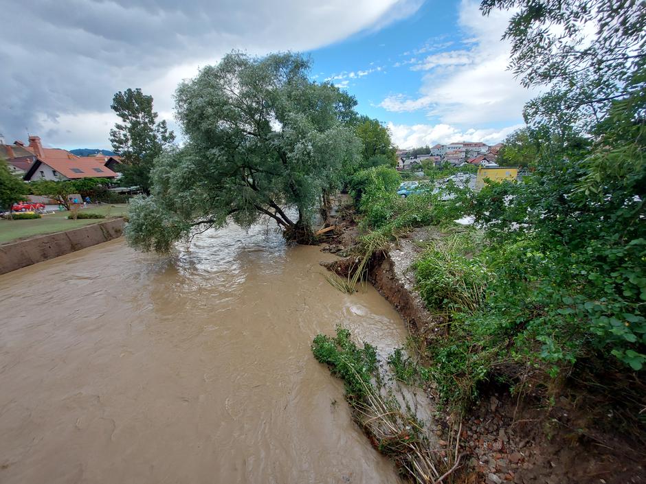 Škofja Loka, neurje, odpravljanje posledic | Avtor: M. Ha.