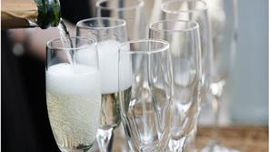Kozarček šampanjca vam okrepi srce. (Foto: Shutterstock)