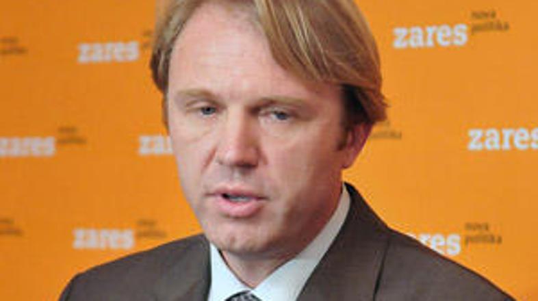 Golobič bo svojo odločitev sporočil jutri, v zadnjih dneh podrobnejših komentarj