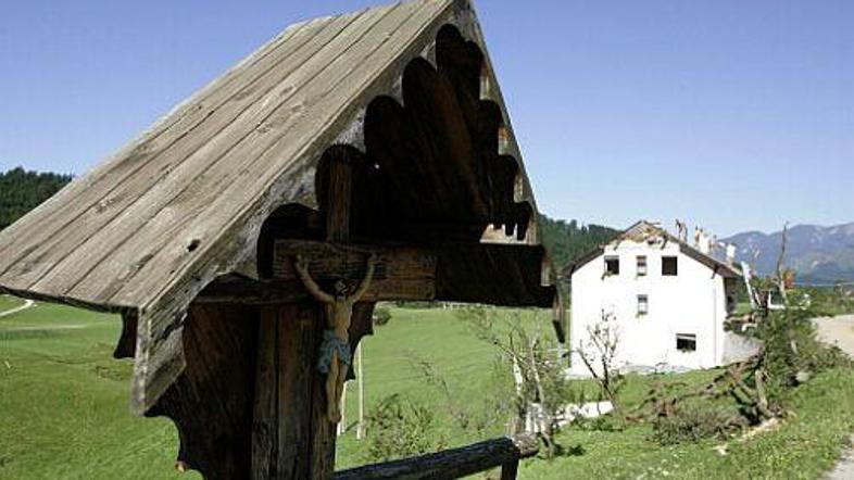 Vlada poziva k solidarnosti z najbolj prizadetimi v nedavni vremenski ujmi.