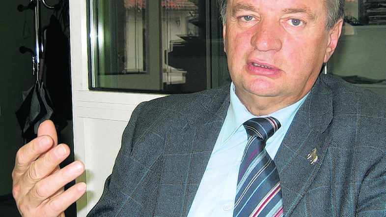 “Daleč od tega, da bi bila vložitev zakona nezaupnica Pavlu Gantarju. Ponudila s