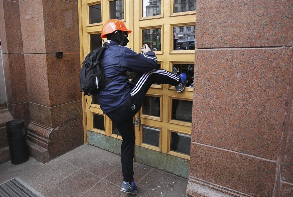 mestna hiša protivladni protesti Kijev  