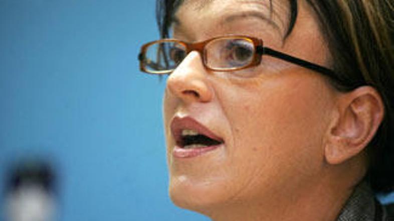 Kosmova trdi, da ni dobila možnosti, da bi zares pojasnila, kako je prodaja Merc